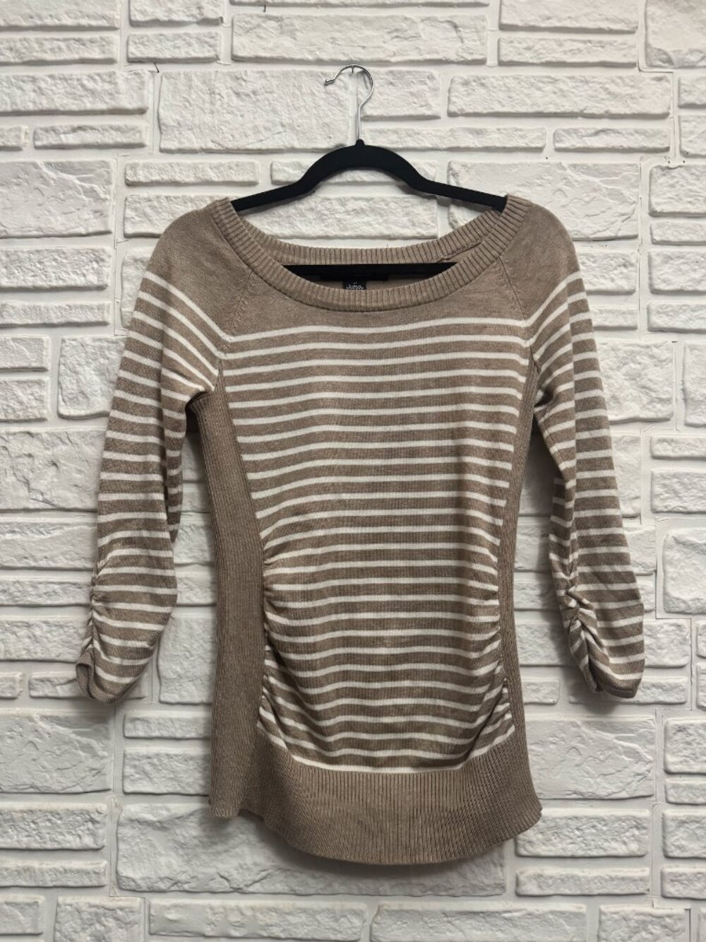 89th & Madison Striped Scoop Neck Sweater in Light Brown and Cream